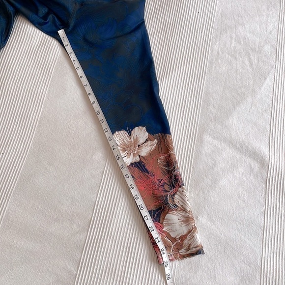 Owfit Floral Print Leggings Size Medium - Picture 8 of 8